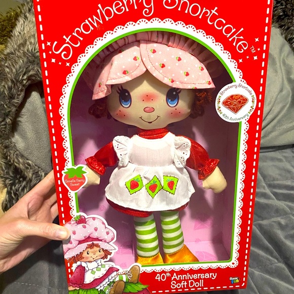 BN RARE Strawberry Shortcake 40th Anniversary Doll - Picture 1 of 5